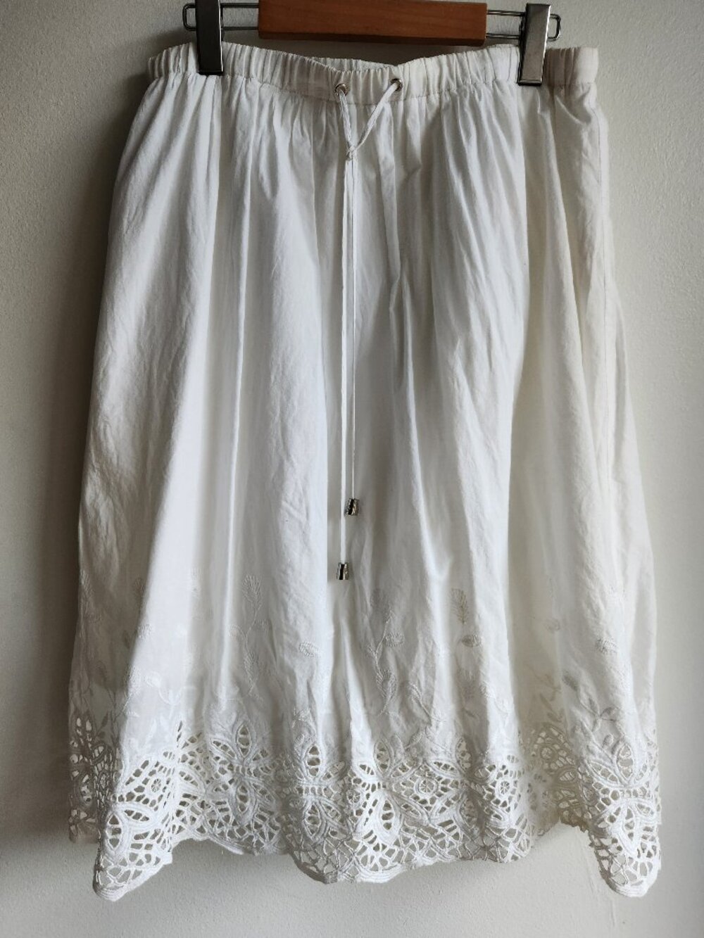 Vince Camuto White Eyelet Embroidered Drawstring Midi Skirt - M/L